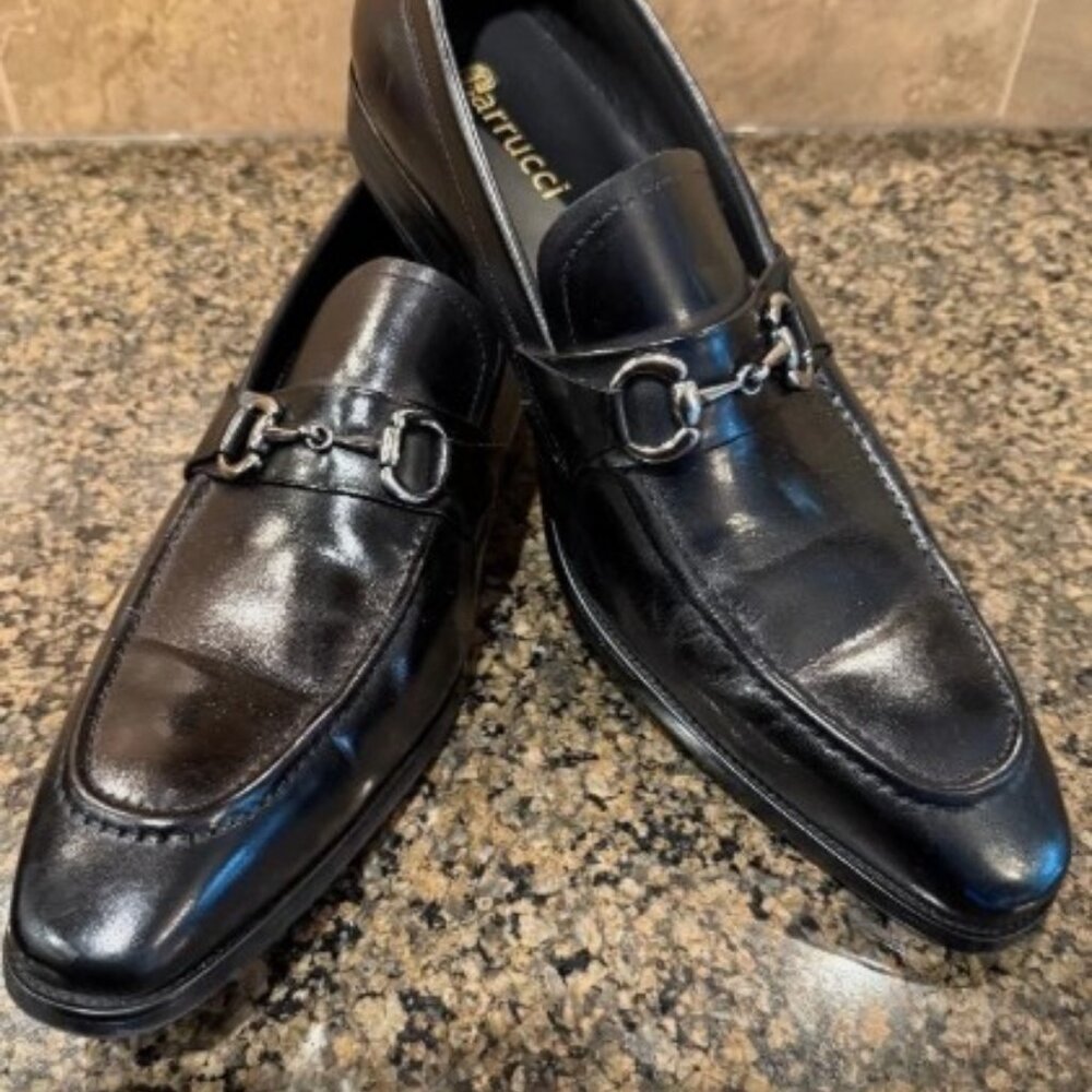 Gently used - Carrucci Men's Burnished Signature Buckle Loaf KS503-02 Size 14